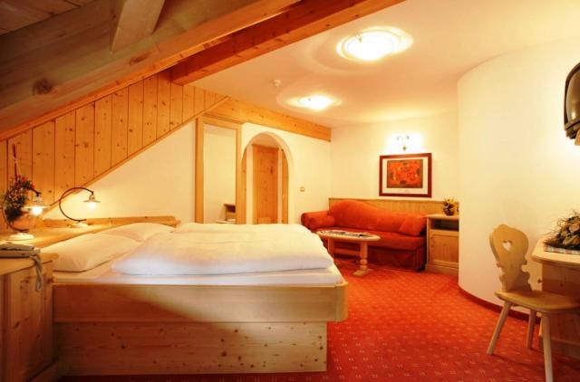 Hotel Corona Krone Selva di Val Gardena Exterior photo
